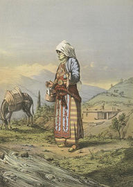 Yörenin özelliğine göre Ermeni köylü kadınların saçlarına taktıkları aksesuarlar başörtülerinin altından fark edilmektedir.
