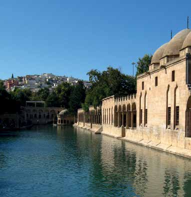 GÜNEY DOĞUNUN İNCİSİ: Şanlıurfa, eski ve halk arasındaki adıyla Urfa, Türkiye nin bir ili ve en kalabalık dokuzuncu şehri. 2014 itibarıyla 1,845,667 nüfusa sahiptir.