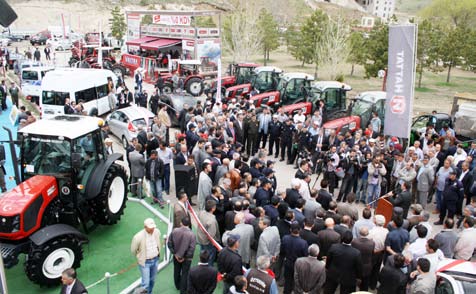 müdürleri ve çok sayıda çiftçi katıldı.