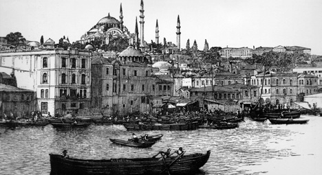 Murat Sav Şekil 1 Eski bir gravürde limandan Süleymaniye nin görünümü yapısı peneplen halini almıştır. (Yalçınlar 1976: 1-2).