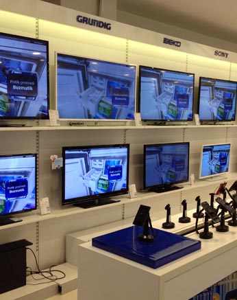 Şekil 17 Mağazalarda kullanılan LCD-TV teşhir alanlarında firma tarafından hazırlanan tanıtım ve bilgilendirici filmler oynatılmaktadır.
