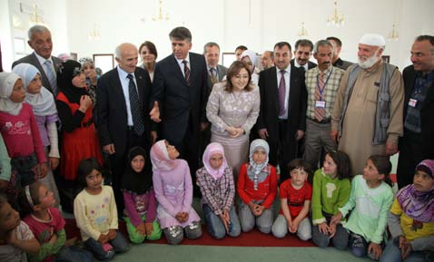 27 26 Nisan 2012 28 29 Nisan 2012 29 3 Mayıs 2012 Suriyeli mültecileri ziyaret ettik. Engelli memur seçme sınavı dünyada ilk defa ülke genelinde Türkiye de yapıldı.