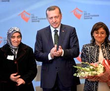 organize edilen Kadınlar Günü kutlamalarına Başbakan Recep Tayyip Erdoğan da katıldı. Çocuklarla ilgili alanda ustalık dönemine yakışır biçimde yeni bir dönemin içindeyiz.