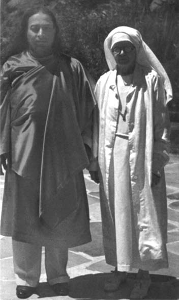 Sri Gyanamata dan GURU Sri Gyanamata (1869-1951) Sri Gyanamata gurusu Paramahansa Yogananda ile Kişinin pek çok öğretmeni olabilir ancak sadece tek bir gurusu vardır.