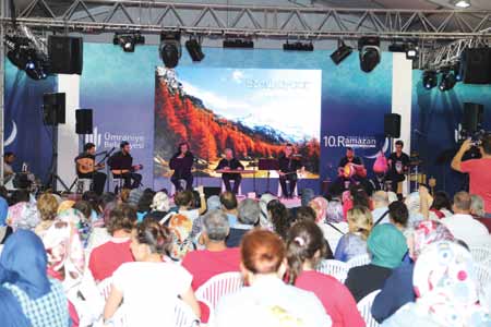 Bununla birlikte çocuk sinemaları, kukla oyunları, tiyatro oyunları, çeşitli sürpriz sahne gösterileri her akşam iftar sonrası Ümraniye Meydan da, Ümraniyelilerin ilgisine sunuldu.