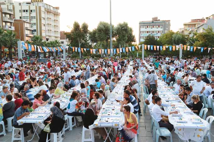 Öztürk Oran, Rabbim Birlik ve Beraberliğimizi Daim Eylesin" İftar yemeğinden önce söz alan Ak Parti Ümraniye İlçe Başkanı Öztürk Oran, Öncelikle sizlerle böyle bir ramazan iftarında birlikte olmaktan