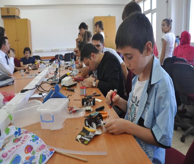 *Öğrenci Çalışma Gruplarının Yaptıkları Robotlardaki Eksikliklerin Giderilmesi- 30.09.