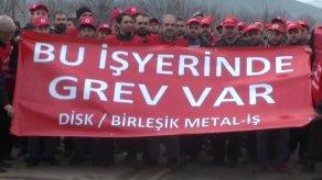 BİRLEŞİK METAL İŞ TE BİRLEŞMEK GEREKİR Ama buna rağmen RENO, TOFAŞ ve diğer işyerlerindeki işçiler mücadelelerini BİRLEŞİK METAL İŞ te noktalamalıdırlar.