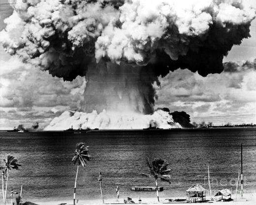 Pasifikte bir Nükleer Bomba testi ABD Hitler Almanya sına ve iki Atom bombasıyla dize getirdiği Japonya'ya karşı ezici bir üstünlükle kazandığı 2.