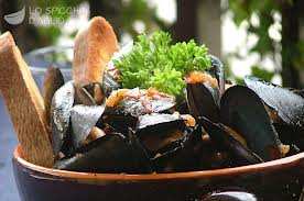 MUSSELS SOUP from Sicily Ingredients for 6 servings: 2kg mussels 500gr peeled tomatoes 3 cloves garlic, peeled and crushed Minced parsley 1 glass olive oil Handmade bread brushed with garlic Salt and