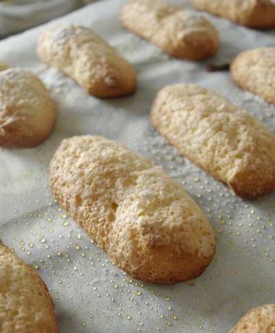 Savoiardi biscuits ar e ready as soon as golden. Remove foil and cool. Set aside and serve the day after.