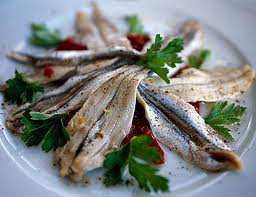 MARINADE ANCHOVIES from Piedmont Ingredients for 6 servings: 1kg fresh anchovies 2 glasses vinaigrette Oregano, fine minced parsley 2 minced cloves garlic Red hot pepper 1 glass olive