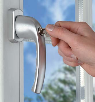 Normal Kiliti Pencere Kolu: Kilitli pencere kolları, kilit silindiri açıldığında, pencere açılabilir duruma gelir.