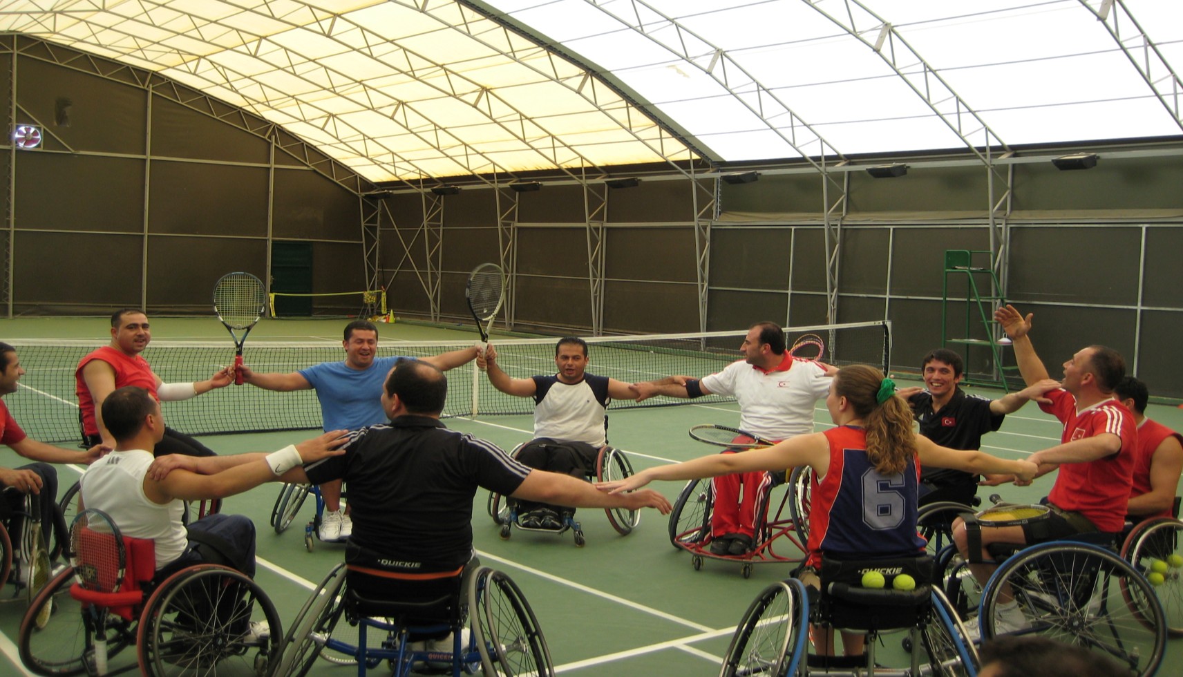 Türkiye Bedensel Engelliler Spor Federasyonu bünyesinde engelli gençlerimizin yapılabileceği 15 branş var. www.tbesf.org.tr ve www.tmpk.