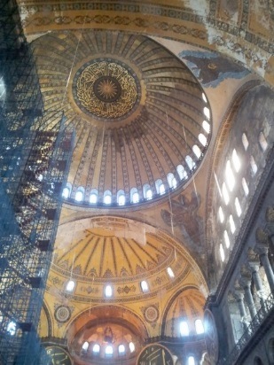 Ayasofya Bizans ta kiliseydi, sonra cami