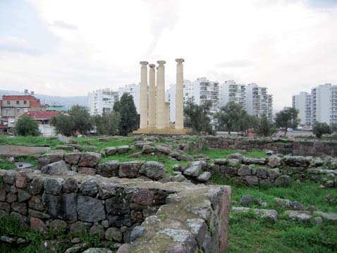 Biz tamamen tarihi çevreyle sarılmış durumdayız.