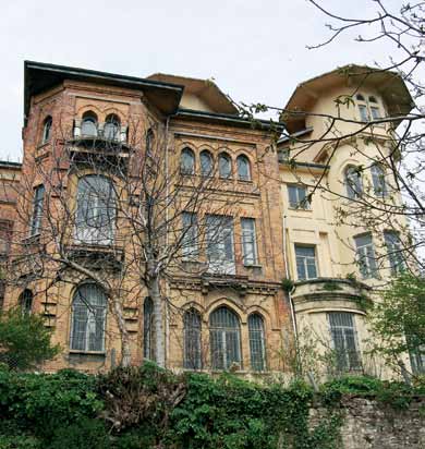 TARİH History Bulgur Palas Bulgur Palace Cemil Molla Köşkü Cemil Molla Mansion kutlamalarında binayı ışıklandırarak sultanın öfkesini çekme riskini de göze almış.