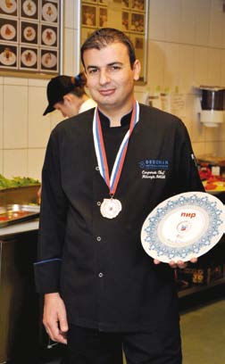 DEDEMAN HOTELS & RESORTS INTERNATIONAL KURUMSAL ŞEFİ HÜSEYİN BÖLÜK E ÖDÜL DEDEMAN HOTELS & RESORTS INTERNATIONAL CORPORATE CHEF HÜSEYİN BÖLÜK RECEIVES AN AWARD Dedeman Hotels & Resorts International