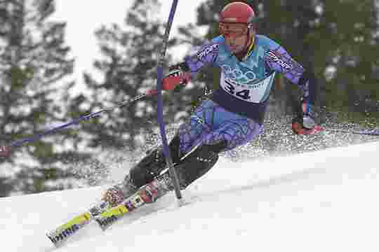 3.1 Kış Sporları Aktiviteleri: 3.1.1 Alp Tarzı Kayak Alp tarzı kayak veya yokuşaşağı kayak, dağdaki kayak merkezlerinde kayak liftlerinin altyapısı geliştirildiğinde açık alan kayağının