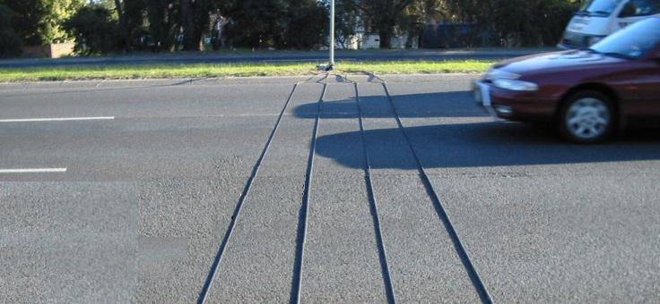 YOL TRAFİK ÖLÇÜM HORTUMU & Aksesuarları Genellikle 'kauçuk hortumlar' olarak bilinen Pnömatik hortumlar, trafik akışını otomatik olarak sayan cihazlarda kullanılan en yaygın hortumlardır.