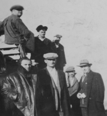 Salim Y lmaz (1938):...Sar Kamyon, Bozkurt taki Akkufl Sandalye Fabrikas ndan yükledi i sandalyeleri iki buçuk km k y daki Abana ya tafl rd.