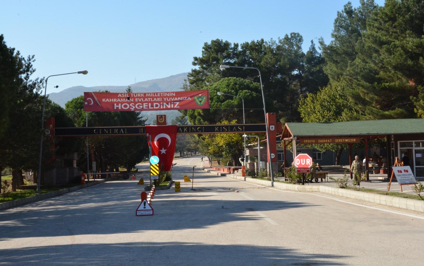 15 İNCİ PİYADE EĞİTİM TUGAY KOMUTANLIĞI AMASYA 1. ULAŞIM BİLGİLERİ: a. Kara Yolu: 15 inci Piyade Eğitim Tugay Komutanlığı Amasya da bulunmaktadır.