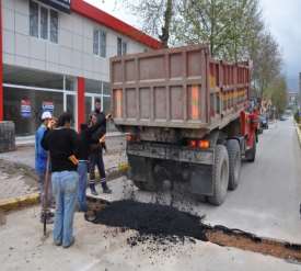 3308 3309 3310 3311 3312 ASFALT YAMA ÇALIŞMALARI İlçemiz sınırları dahilinde üst yapısı deforme olmuş asfalt cadde ve sokaklarda ekiplerimizce 5.