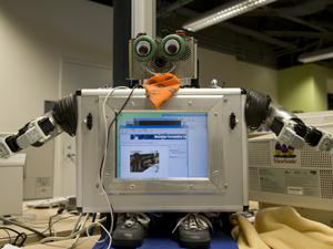 Yabancı Dil Öğretiminde Robot Öğretmenler 17 Turing in makineler ile ilgili olarak ortaya koyduğu bu düģüncelerden hareketle, yapay zekâ sistemleri ile donatılan robot öğretmenler tasarlanmaya