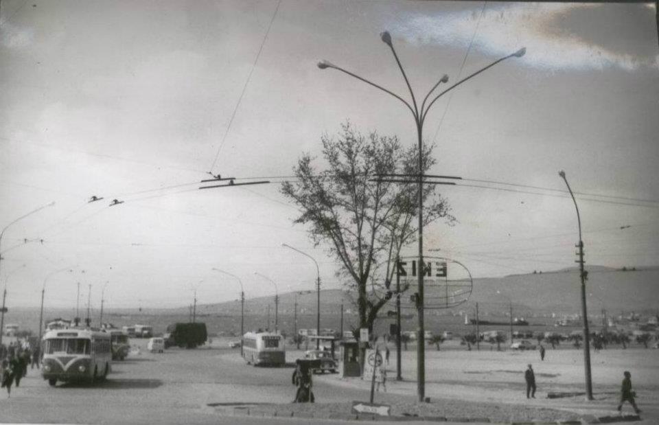 1966, Konak-İZMİR Kökleri 1946'ya dayanan EKİZ YAĞ ve SABUN SANAYİİ A.Ş, Hüsnü Ekiz tarafından İzmir de 1979 yılında kurulmuş olup, günümüzde 2.