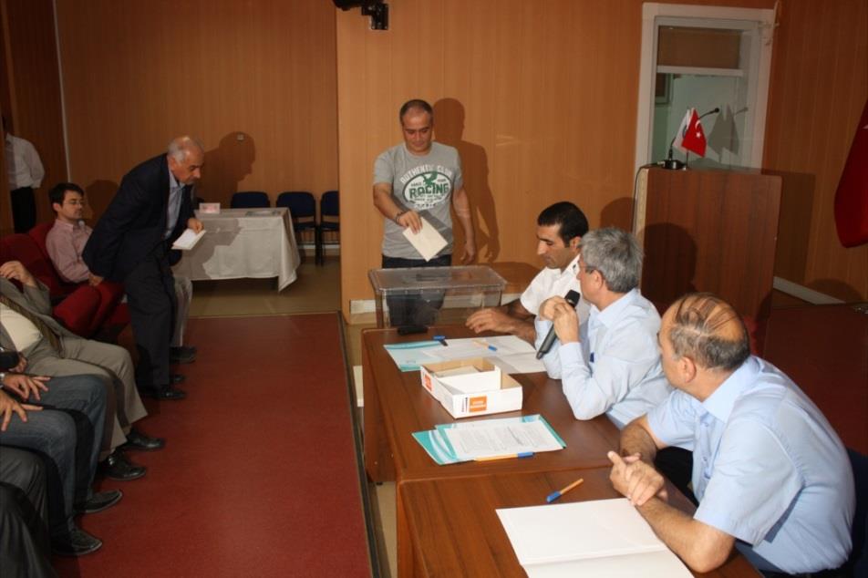 D. DİĞER ÜNİVERSİTEMİZ REKTÖRLÜK SEÇİMİ Bitlis Eren Üniversitesi rektörlük seçimlerinin ilk aşaması olan üniversite öğretim üyelerinin oy kullanma işlemi 14 Ağustos Salı günü Rektörlük Konferans
