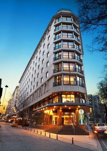 Point Hotel Taksim 4*+ Topcu Caddesi No 2-Taksim, Istanbul, 34437 Türkiye Point Hotel Taksim, İstanbul'un kalbi Taksim'de, başta Lütfi Kırdar Kongre Merkezi olmak üzere bütün kongre merkezlerine,