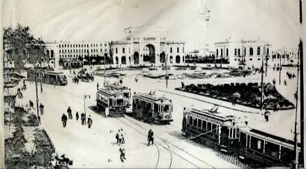 vidalardı. Bu biraz sonraki sefere hazırlıktı. Aynayı söken biletçinin bir baģka görevi de koltukları tramvayın gidiģ yönüne çevirmekti. Koltuklar sabit değildi.