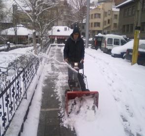 Alternatif çöp toplama sistemi olması amacıyla Dumlupınar Mahallesi YeĢilyol caddesine 4 adet yer altı çöp konteyner saklama sistemi konulmuģtur.