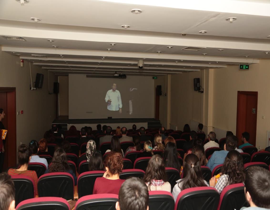 Öğrenciyi Davet Eden Kütüphane 2014 yılı boyunca haftada 3 kez dublajlı ve alt yazılı film