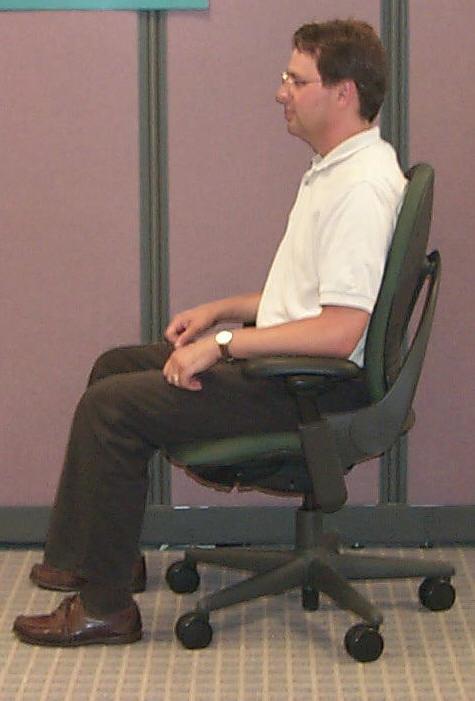 Ergonomik oturma Kalçalar dizden yukarı seviyede Ayaklardan destek