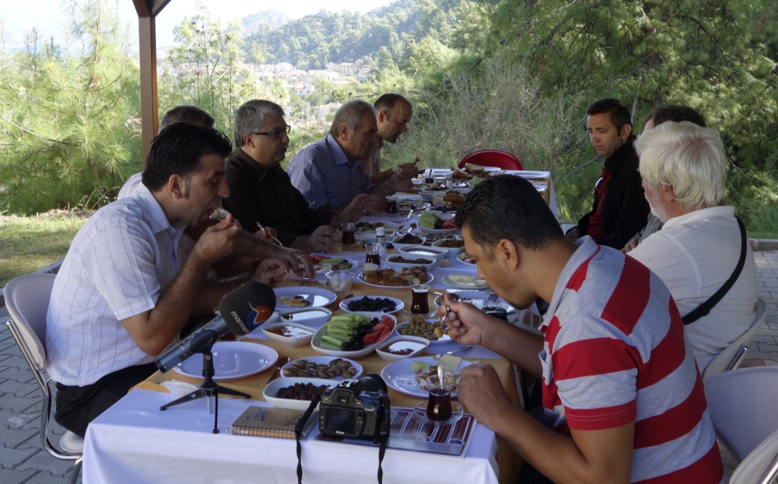 S A F A 2 eni öğrencilerimiz Eğitim Öğretimi Başladı armaris'te geçtiğimiz eğitim dönemi büyük başarılara imza atarak kapatan üksekokulu'muzda yeni dönemde kayıt heyecanı yaşandı.