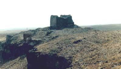 Karakale Harabesi Resim 15: Karakale Harabesi'nden Bir Görünüm Iğdır Ovası'nın batısında, Ermenistan sınırında, savunmaya elveriģli olarak Urartular zamanında inģa edilmiģtir.