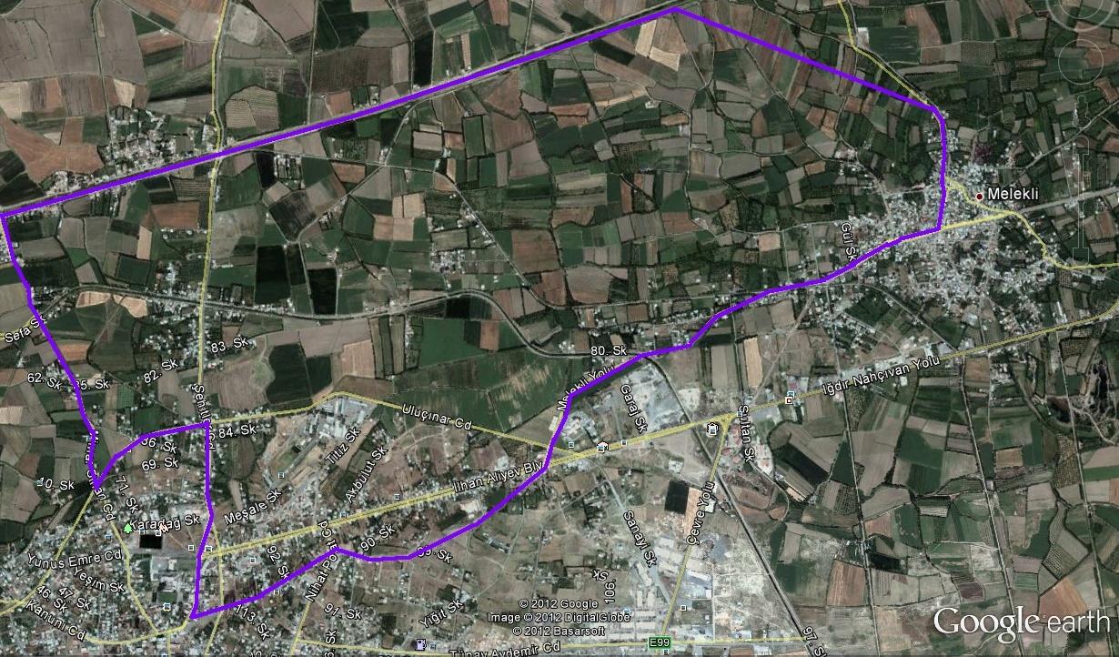 3.7 Kışla Mahallesi ġehir merkezinin en son kuzey noktası olan Atatürk Caddesi sonlarından itibaren baģlayan mahalle Ġlhan Aliyev Bulvarı üzerinde devam etmekte ve ġehitler Caddesi nden itibaren doğu