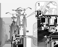 66 Eşya saklama ve bagaj bölümleri Adaptör bağlanmadan: 9 Uyarı Kolu (1) çözmek için itin ve tutun. Arkadaki taşıyıcı sistemi (Flex-Fix System) katlamak için taşıyıcıyı (2) geriye doğru çekin.