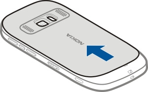 Hafıza kartını takma veya çıkarma Yalnızca, bu cihazla kullanımı Nokia tarafından onaylanmış olan uyumlu microsd hafıza kartları kullanın.