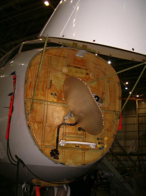 3 te görülmekte olan WXR anteni uçağın burun kısmında bulunmaktadır. Resim 7.3: WXR anteni ġekil 7.