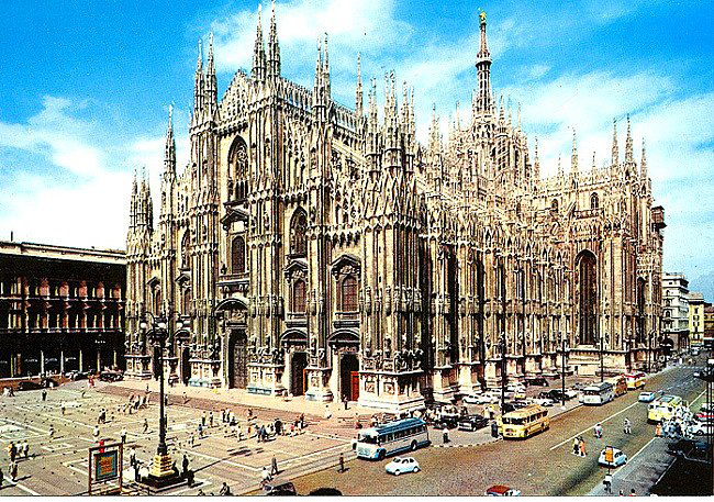 San Marco Kilisesi ni, Doge Sarayı nı ve Çan Kulesi ni gezin. Hepsi Venedik in merkezi ve simgesi San Marco meydanında yanyana bulunuyor.