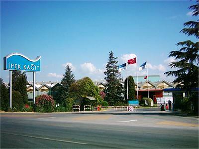 Şekil 14. İpek Kâğıt Yalova Fabrikası Kaynak: http://www.sonhaberler.com/ipek-kagitta-grev-323633h.htm TR 42 Düzey 2 Bölgesinde kâğıt sektöründe farklı ölçeklerde birçok işletme yer almaktadır.