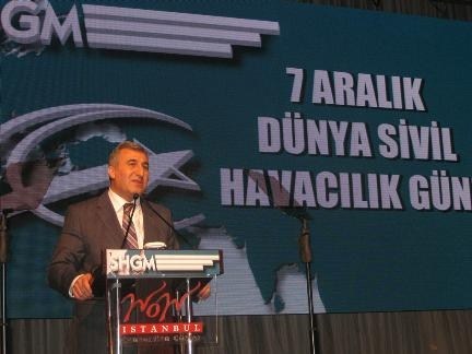 21 HAVACILIK HABERLERİ 7 ARALIK DÜNYA SĠVĠL HAVACILIK GÜNÜ KUTLANDI 7 Aralık Dünya Sivil Havacılık Günü Sivil Havacılık Genel Müdürlüğü ev sahipliğinde Ġstanbul da düzenlenen organizasyonla kutlandı.