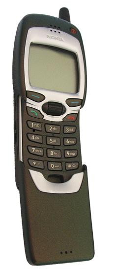tasarım-teknoloji ilişkisi: cep telefonu Cellular technology, Bell labs, 1947, 1983: İlk mobil telefon: Motorola DynaTAC 8000X. Tasarım yeni teknolojiyi kullanıcıya uyduruyor, uyumlandırıyor.
