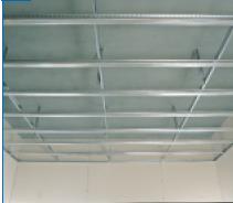 Yardımcı tavan kanalların ana kanallara klipsler ile işaretlenen çizgiler ile oluşturulan karolaja uyularak monte edilmesi ile taşıyıcı ızgara uygulaması tamamlanır.