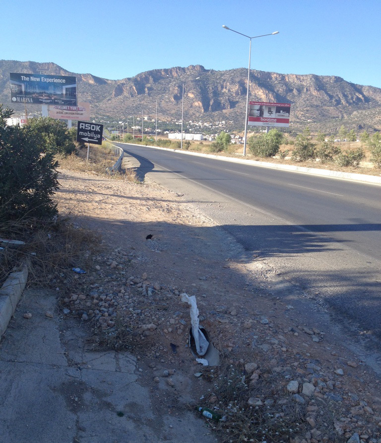 Avcý, Lefkoþa - Girne anayolu ile Gönyeli Çemberi- Boðazköy Kavþaðý arasýnda kalan anayola, giriþ-çýkýþlar yol koruma þeridi ile yasaklanmasýna raðmen, yol güvenliðini tehdit edecek þekilde giriþ