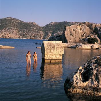 KEKOVA - DEMRE MYRA Otelden Alınış : 07:30 Geri Dönüş : Yaklaşık Olarak 19:00 civarı Fiyat : 50 Euro Kişibaşı, Çocuk : 30 Euro Fiyata Dahil Olanlar : Transferler, Rehberlik Hizmeti, Öğle Yemeği,