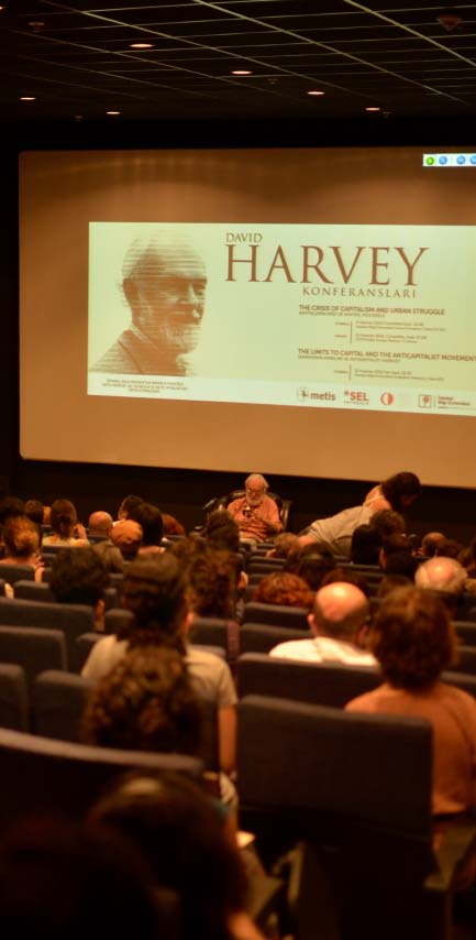 İngiliz coğrafyacı, siyasal iktisatçı, sosyal kuramcı ve aktivist David Harvey, 9-15 Haziran tarihleri arasında İstanbul da iki, Ankara da bir konferans vermek üzere Türkiye de olacak.