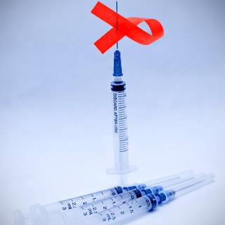 Tetanoz difteri HIV ile infekte olgularda aşılama HIV infeksiyonunda tetanoz aşı yanıtı normal populasyona benzer, difteri aşısına yanıt ise düşük bulunmuştur. Rutin erişkin aşı şeması önerilmektedir.